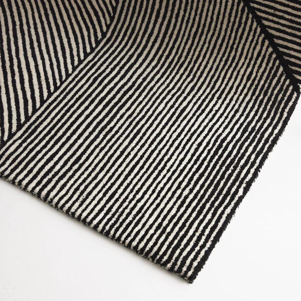 Keira Black White Wool Rug