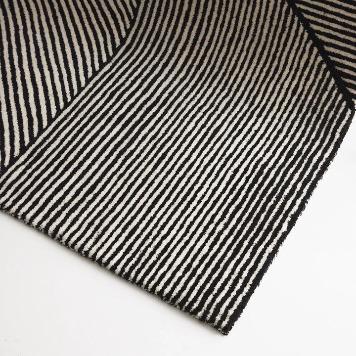 Keira Black White Wool Rug