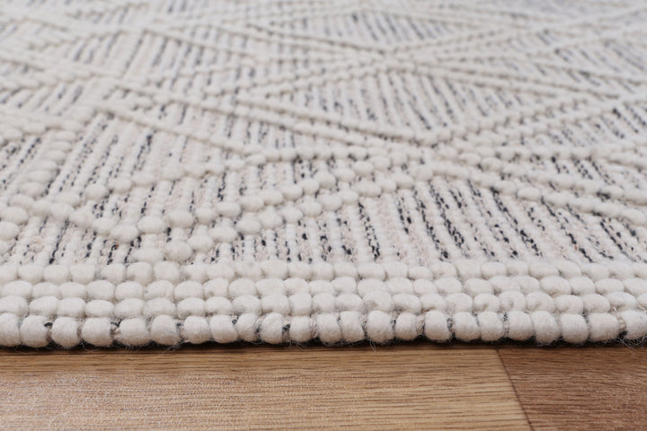 Perla Ava White Black Rug