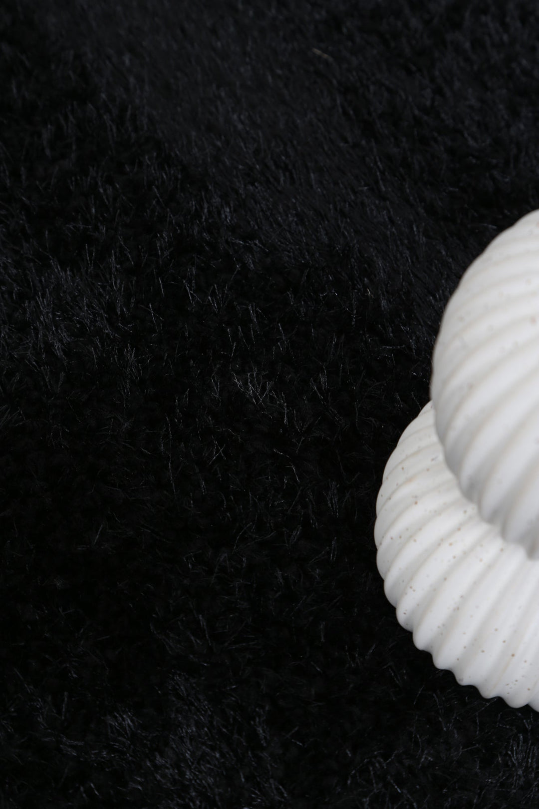 Puffin Black Shaggy Rug