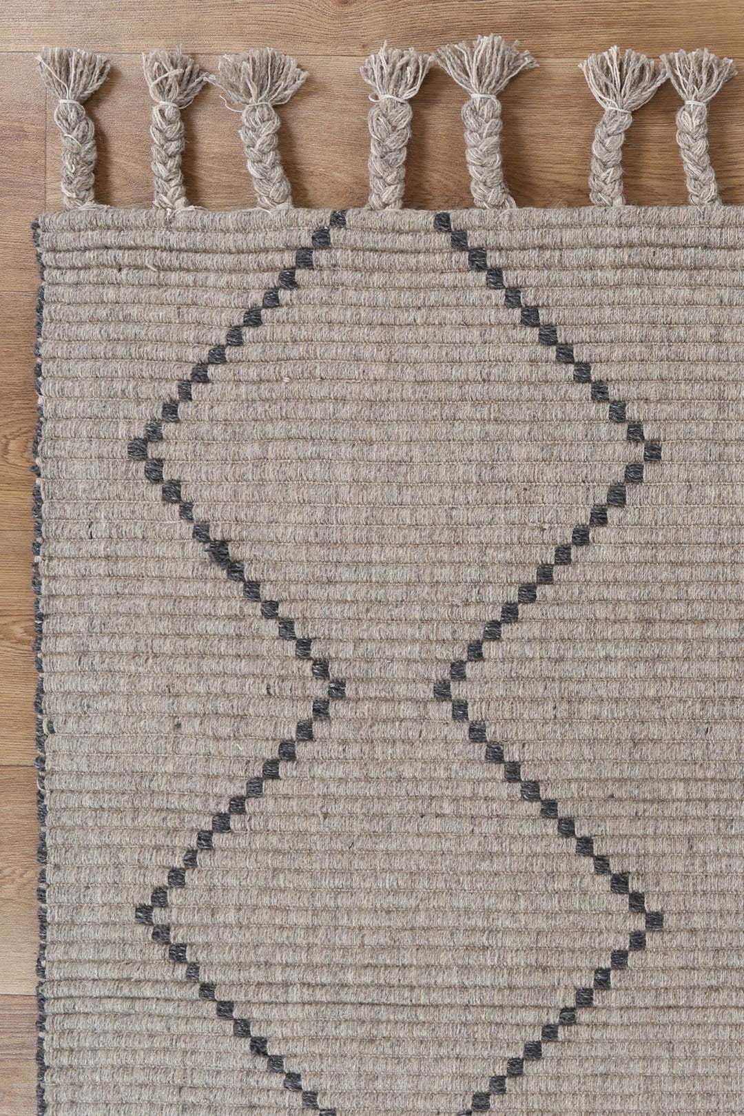 Petrus Diamond Tassel Ash Rug
