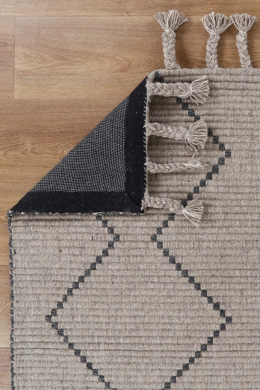 Petrus Diamond Tassel Ash Rug
