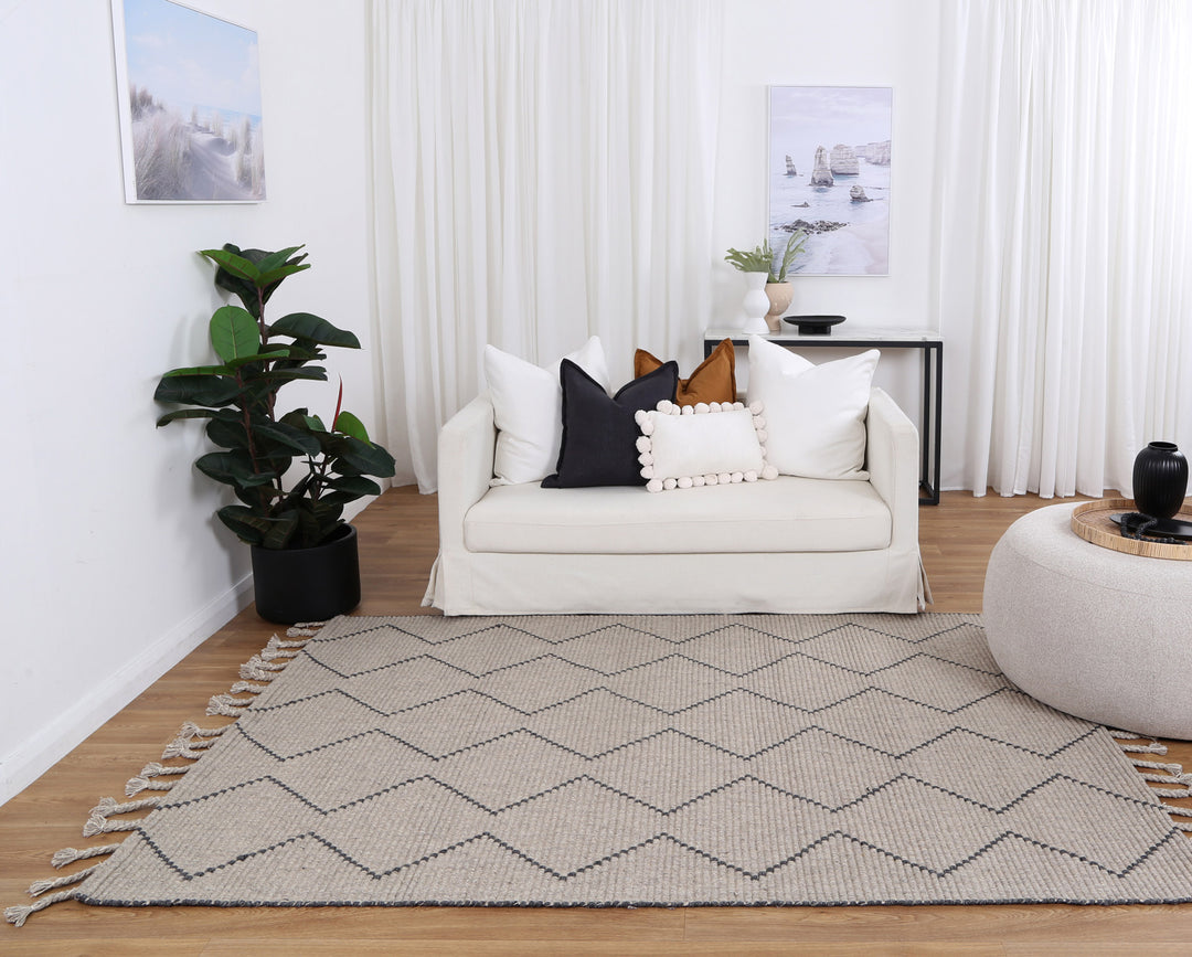 Petrus Diamond Tassel Ash Rug