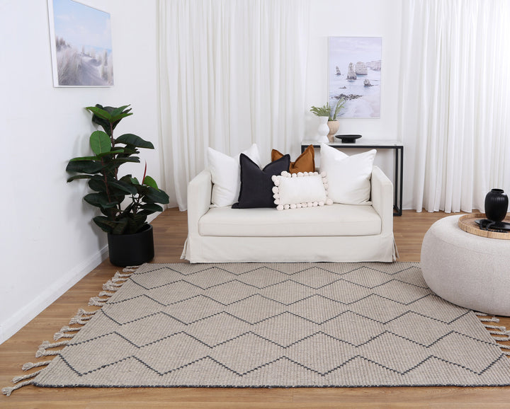 Petrus Diamond Tassel Ash Rug