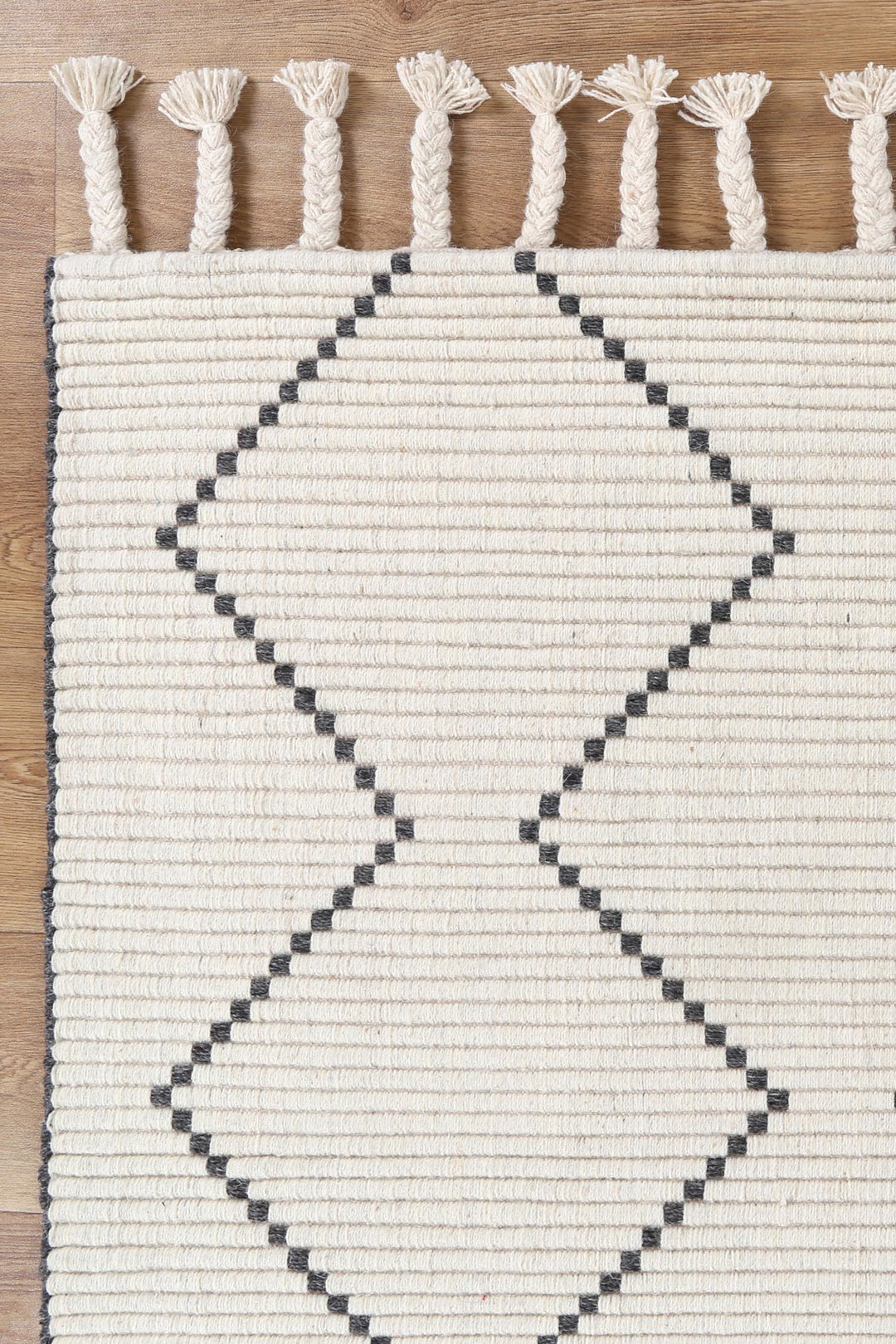 Petrus Diamond Tassel Cream Rug