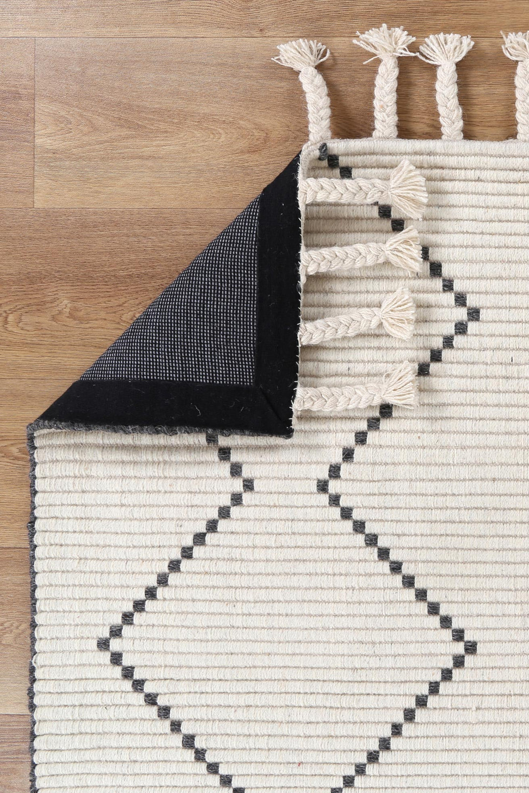 Petrus Diamond Tassel Cream Rug