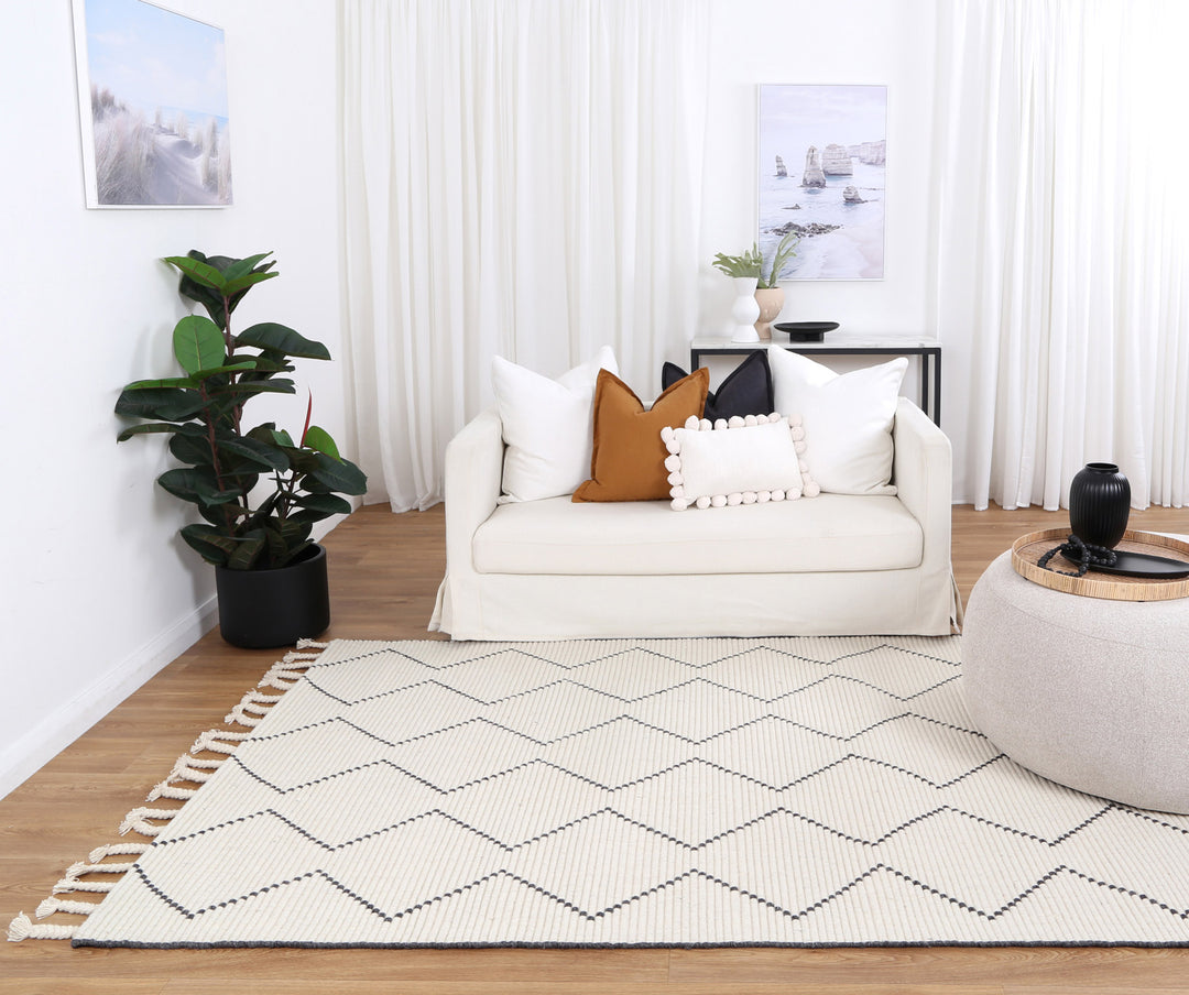 Petrus Diamond Tassel Cream Rug