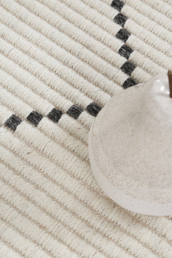 Petrus Diamond Tassel Cream Rug