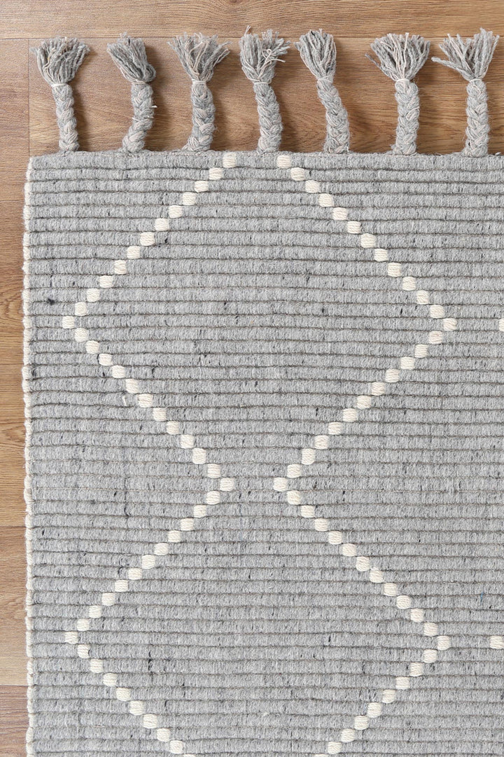 Petrus Diamond Tassel Grey Rug