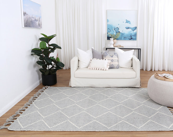 Petrus Diamond Tassel Grey Rug