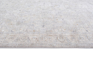 CRUCIAL Traditional Beige Rug