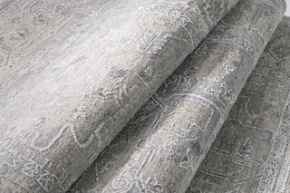CRUCIAL Traditional Beige Rug
