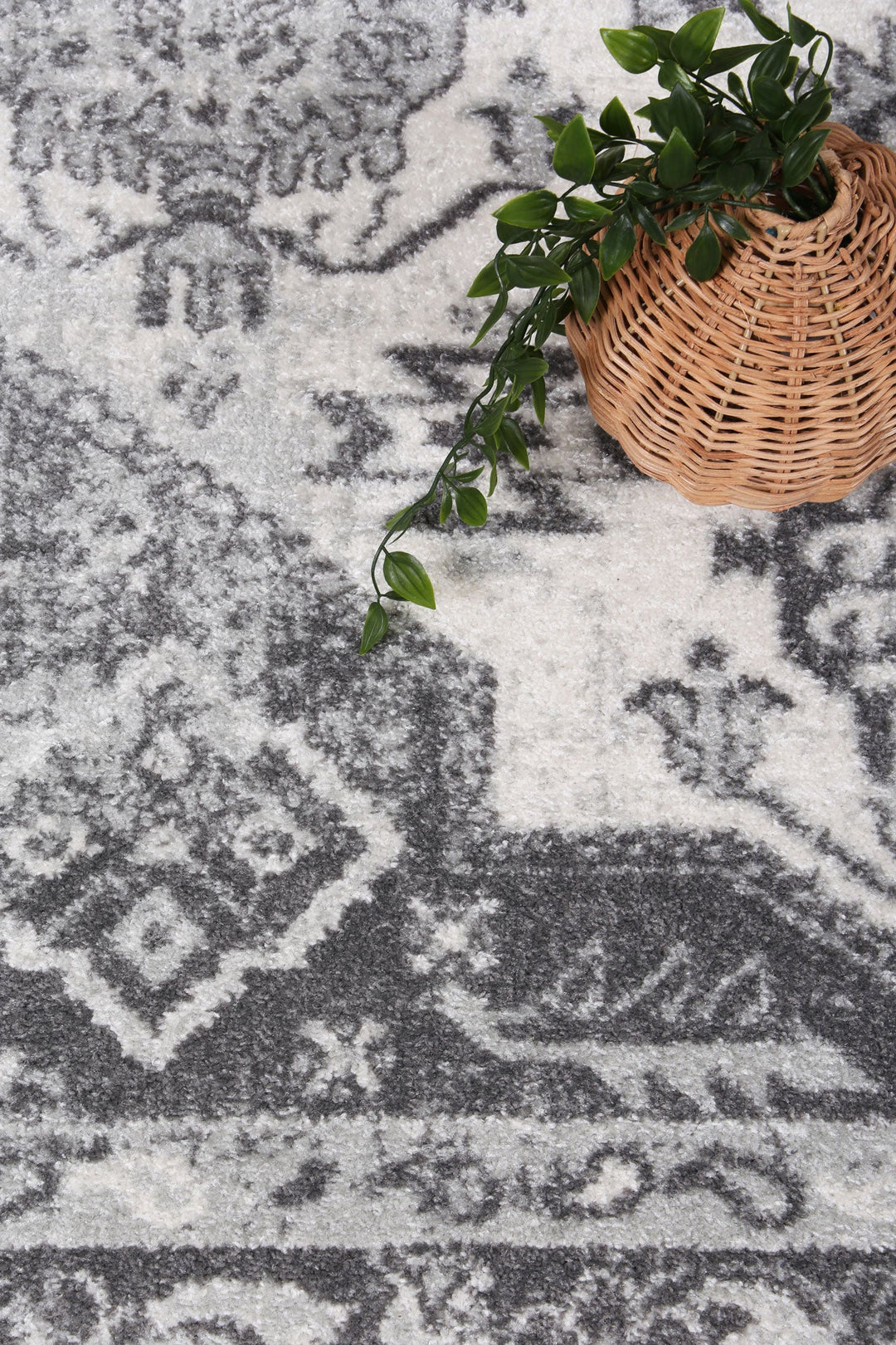 Cosquer White Grey Traditional Rug