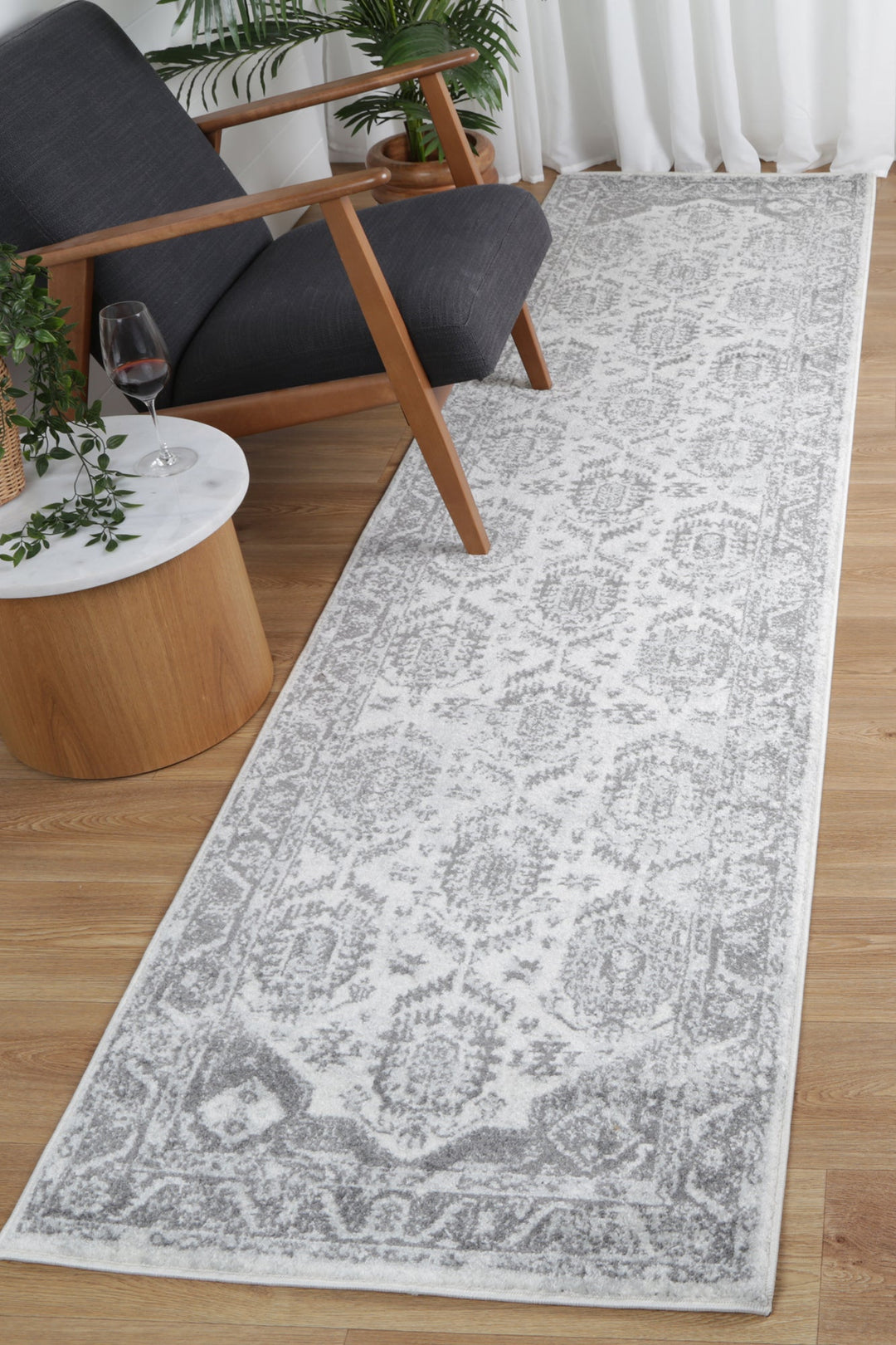Cosquer White Grey Traditional Rug