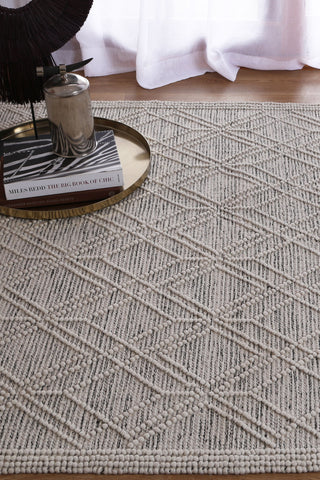 Perla Ava White Black Wool Rug