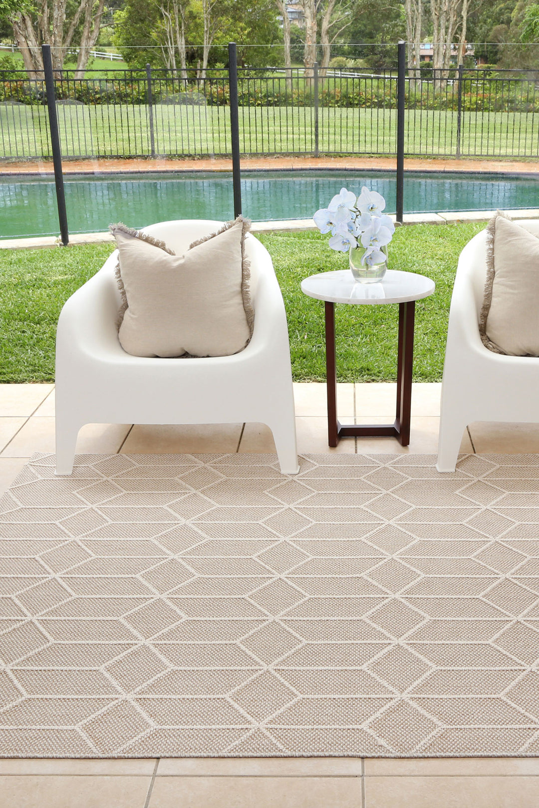 Yumi Maemae Beige Geometric Flatweave Rug