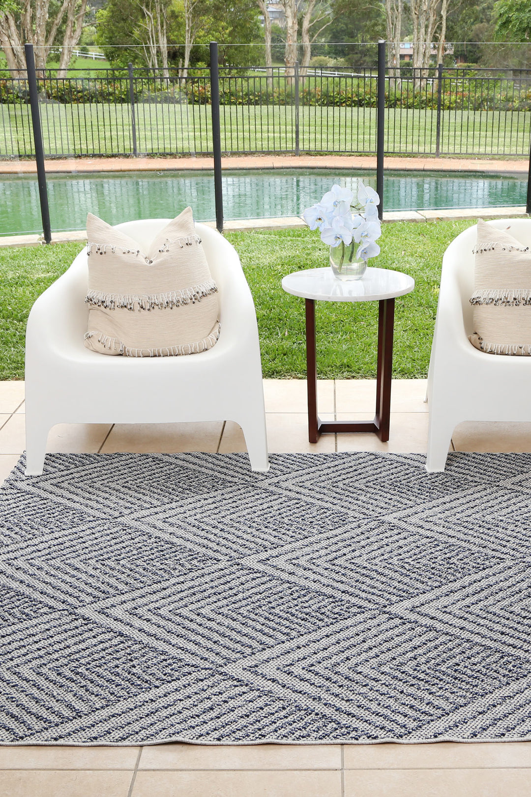 Yumi Naka Charcoal Geometric Flatweave Rug