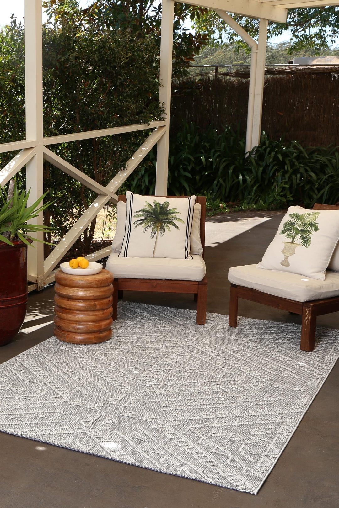 Yumi Kaua Ash Tribal Flatweave Rug