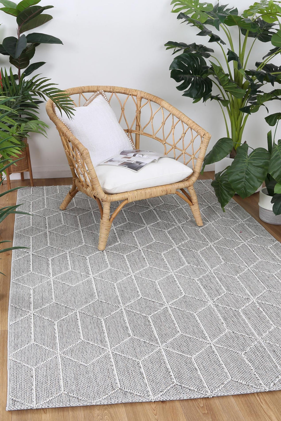 Yumi Totori Ash Geometric Flatweave Rug