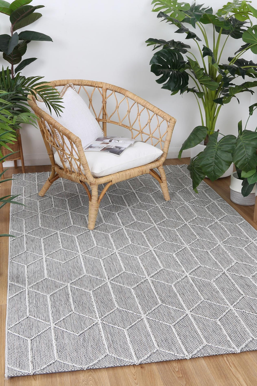 Yumi Sikua Grey Geometric Flatweave Rug