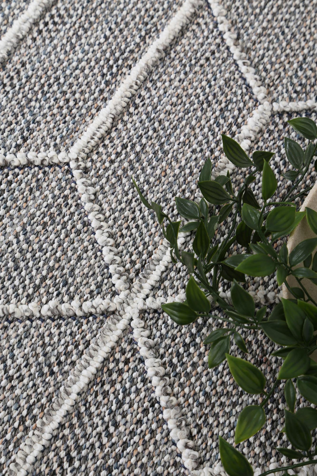 Yumi Sikua Grey Geometric Flatweave Rug