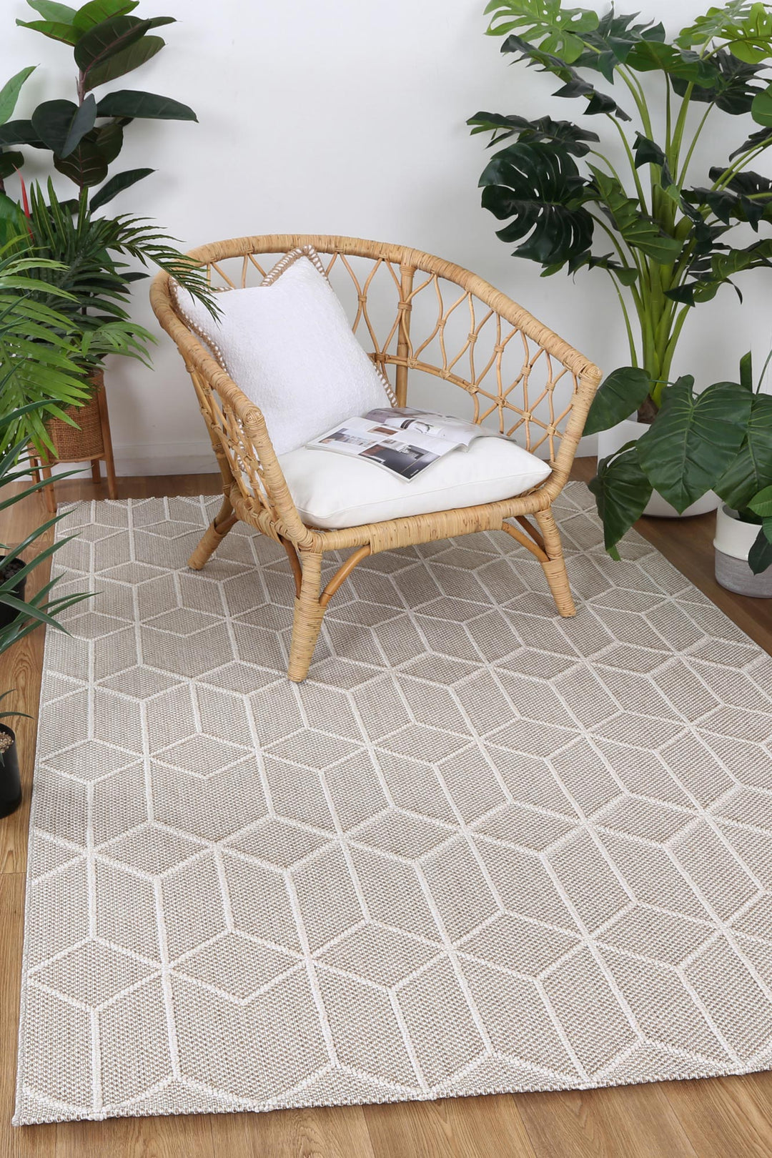 Yumi Maemae Beige Geometric Flatweave Rug