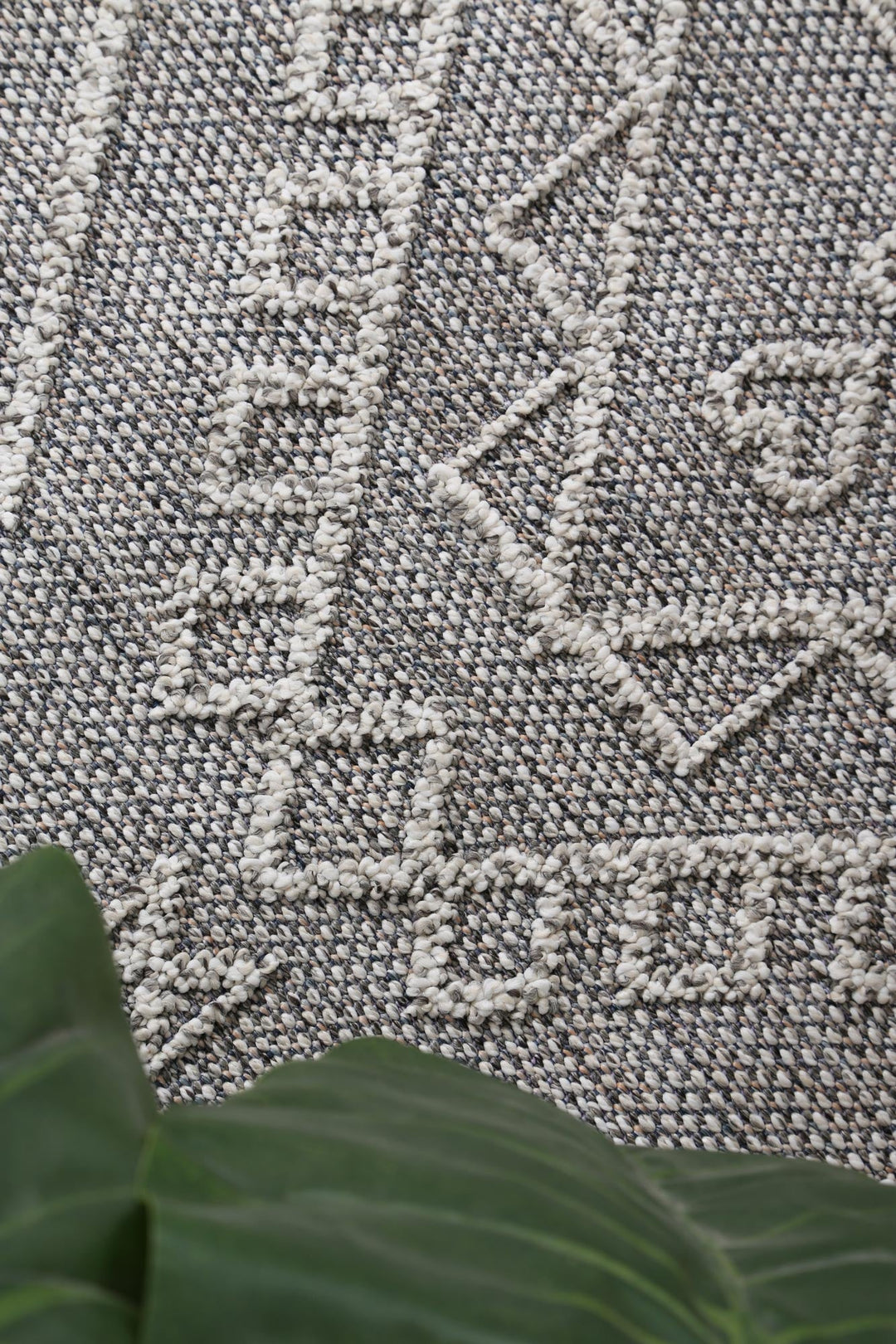 Yumi Kaua Ash Tribal Flatweave Rug