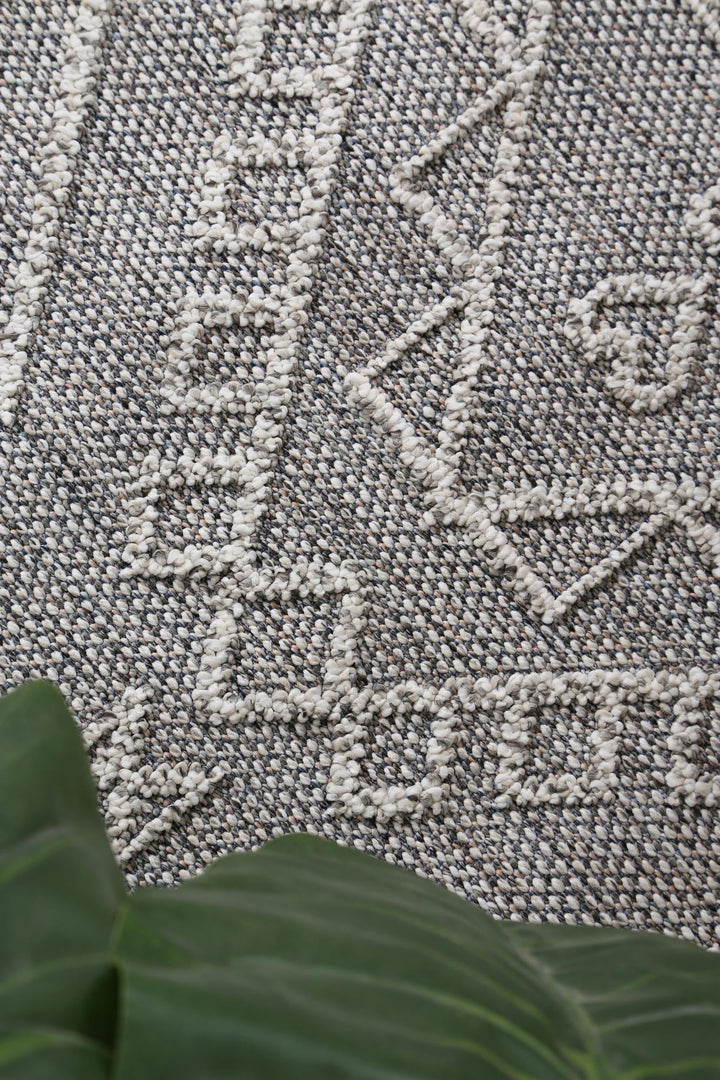 Yumi Kaua Ash Tribal Flatweave Rug