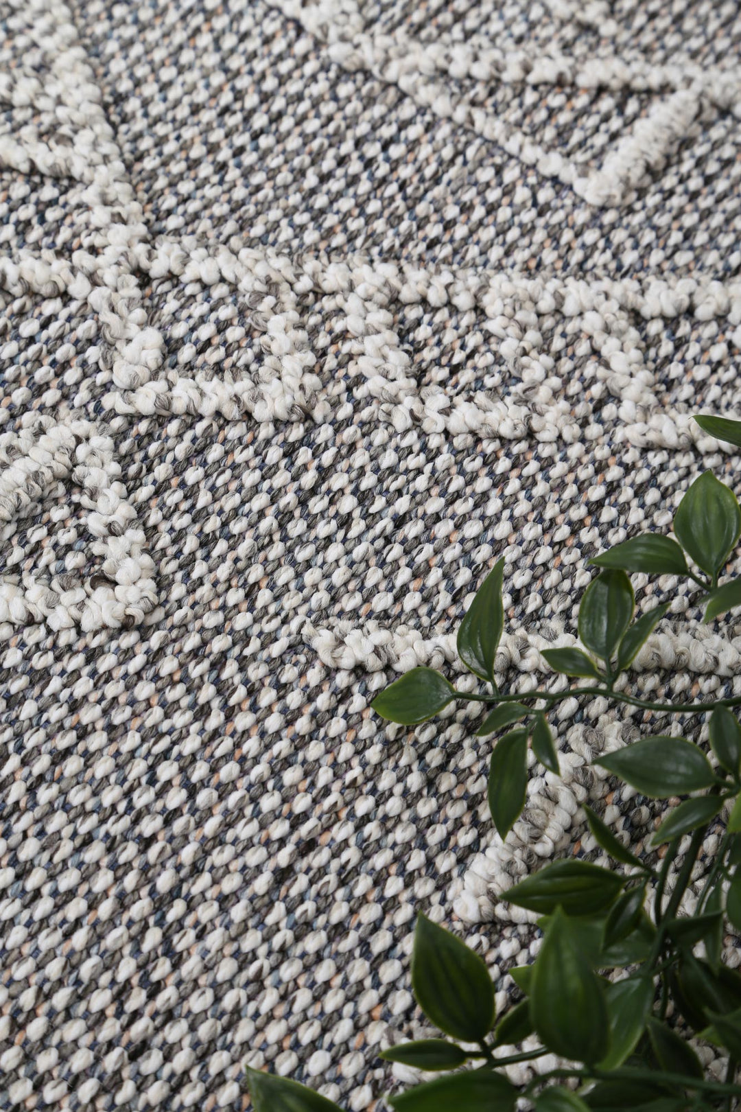 Yumi Kaua Ash Tribal Flatweave Rug