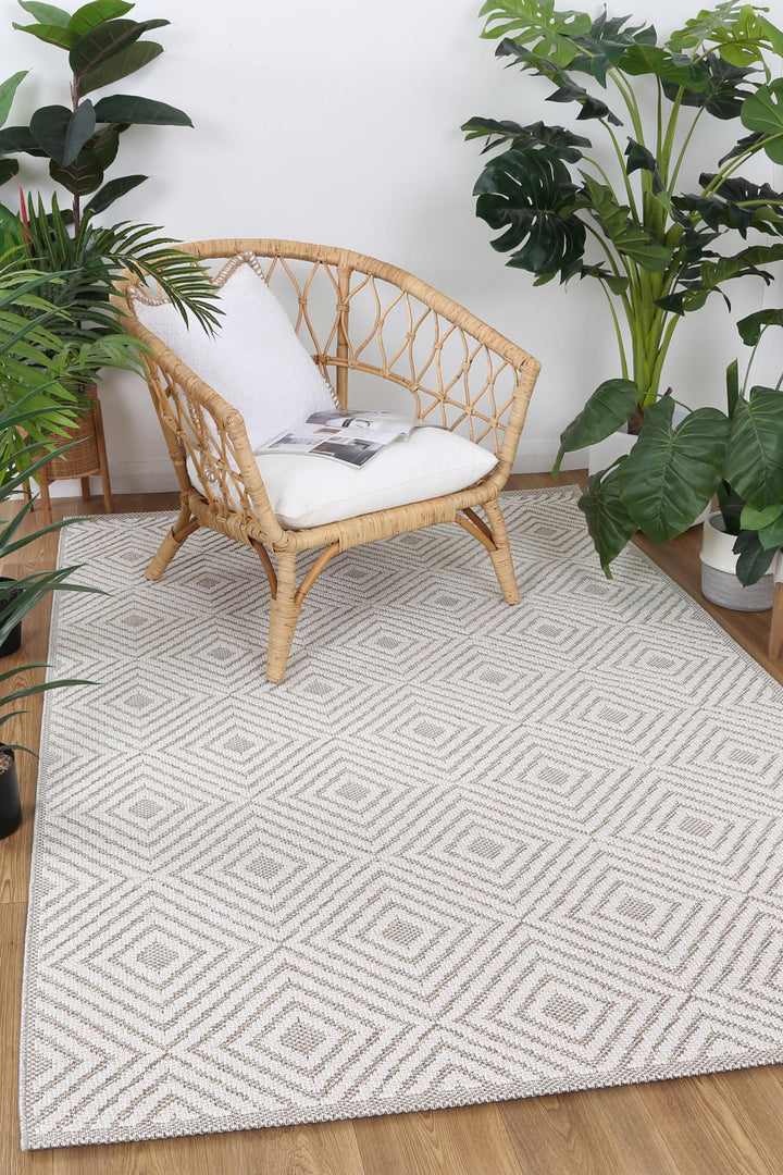 Yumi Wickham Beige Geometric Flatweave Rug