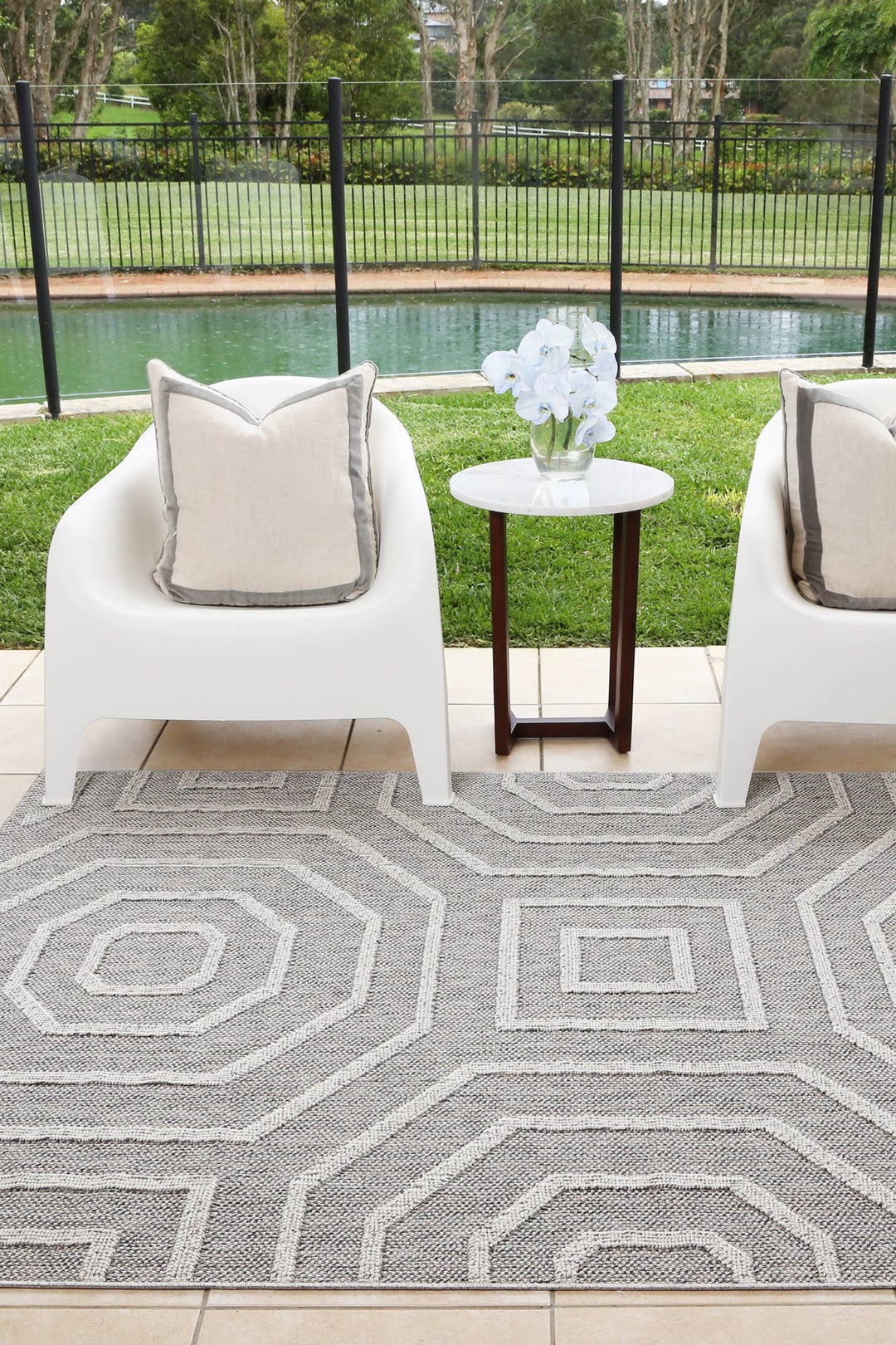 Yumi Devesi Grey Geometric Flatweave Rug
