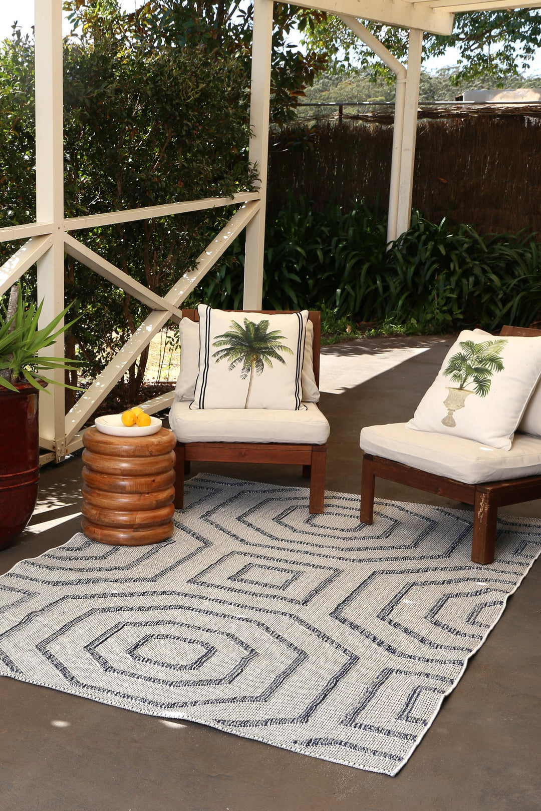 Yumi Hale Charcoal Geometric Flatweave Rug