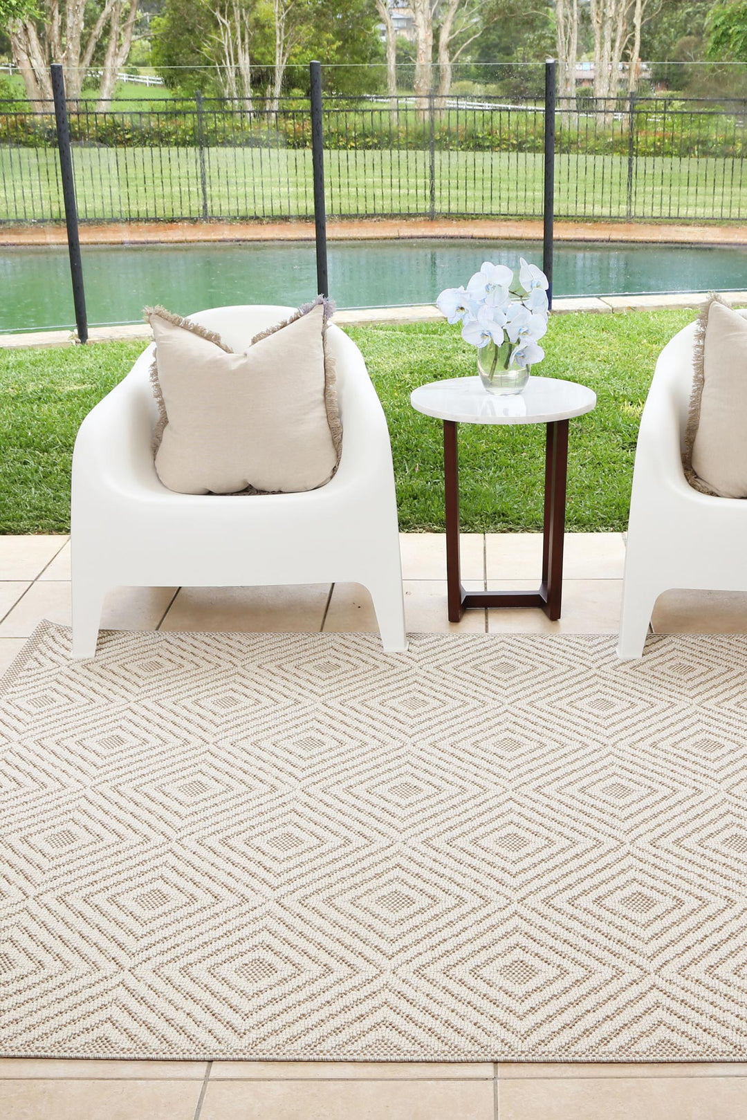 Yumi Wickham Beige Geometric Flatweave Rug